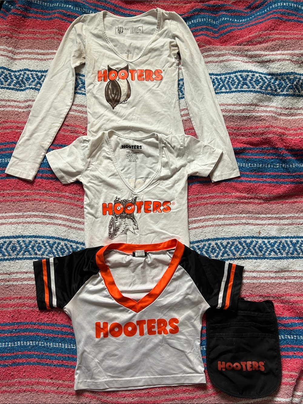 USED Hooters Girl Uniform! Shirt Bundel